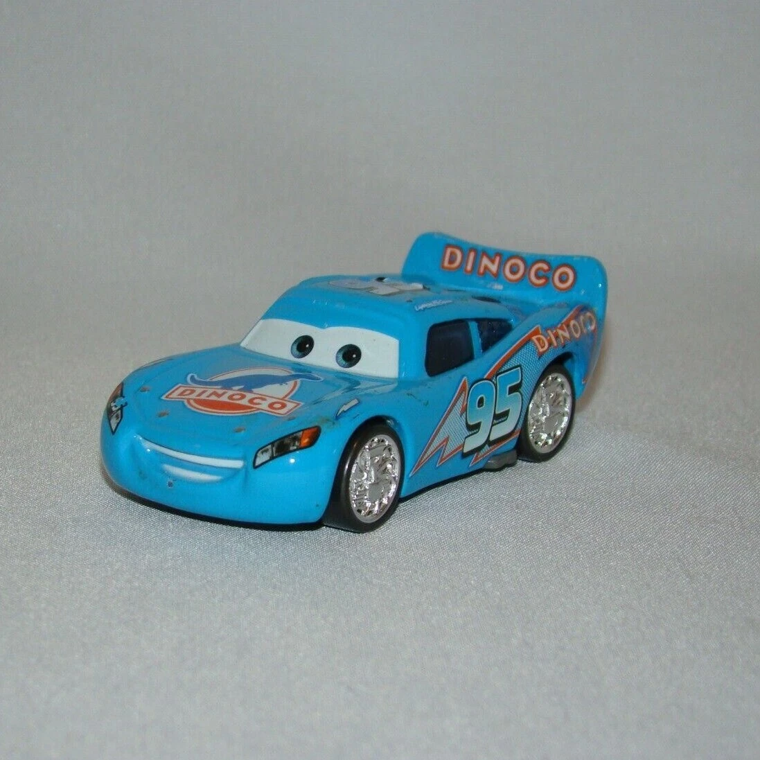 Dinoco lightning mcqueen diecast hotsell
