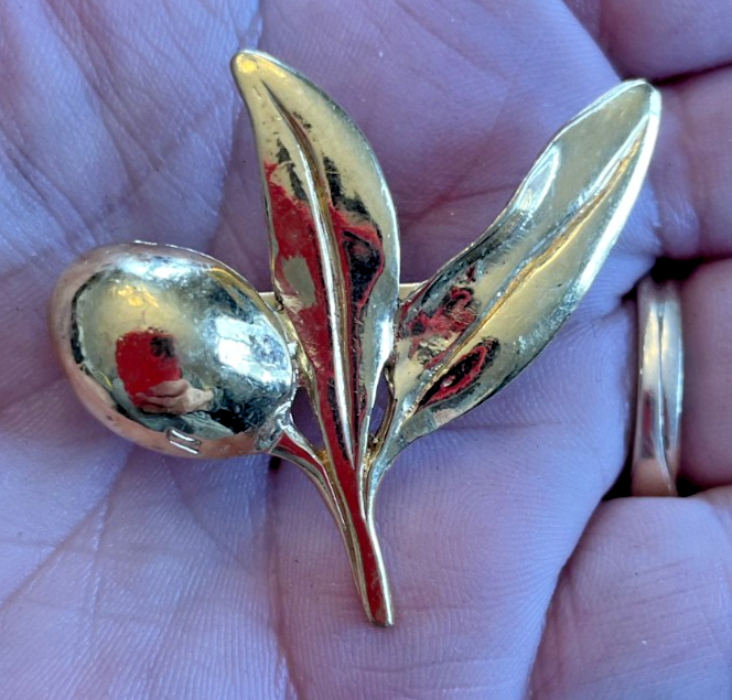 Vintage Olive Branch & Olive Gold Tone Pin Brooch Grandma's Closet