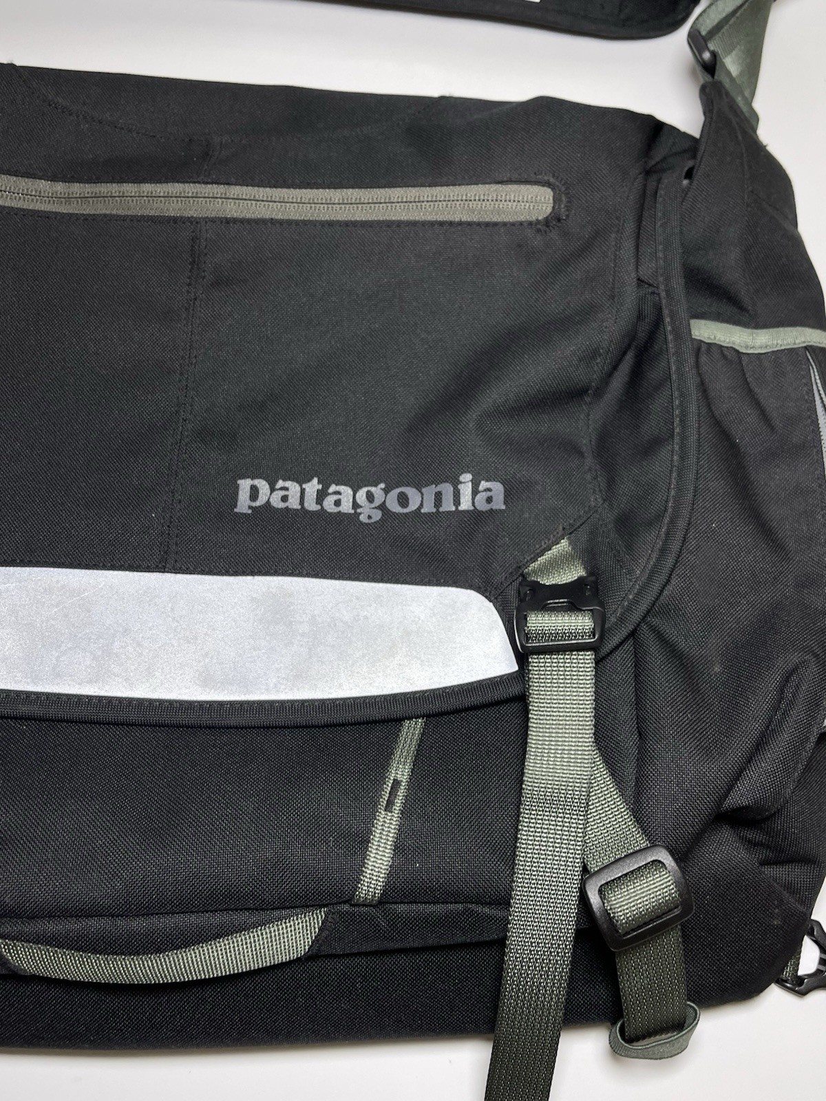 Patagonia Half Mass 15L Messenger Bag Padded BLACK 3M… - Gem