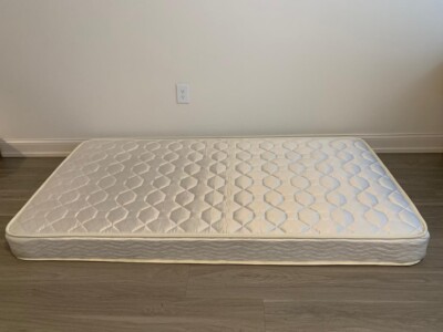 Mattress in showroom condition, bought in November 2023, very rarely used