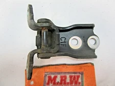 RIGHT FRONT BOTTOM DOOR HINGE LOWER RH RF PASSENGER SIDE 08-10 VUE PIN BUSHING