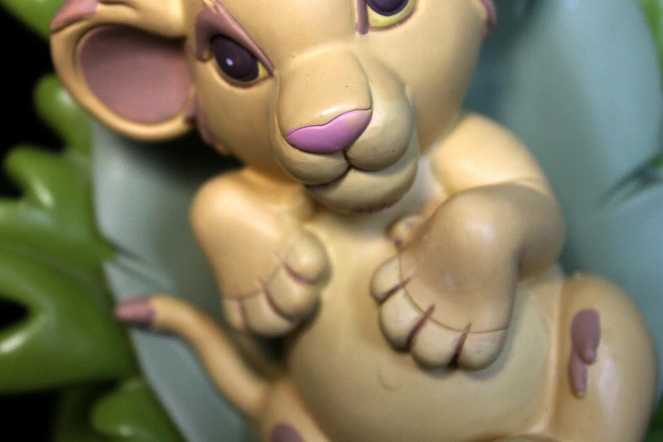 Lámpara Disney Baby Simba en Hoja 13" Hojas de Cachorro de León Metal Blanco Guardería Sin Pantalla Foto 2 de 4