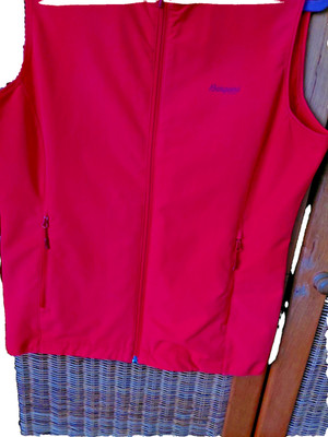 Damen Softshell WanderWeste ''Ramberg'' von Bergans by Norway, rot, Gr. L