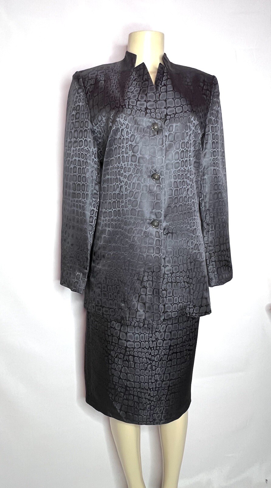 VINTAGE TRAVIS AYERS DARK GRAY 100% SILK 3 BUTTON SKIRT SUIT
