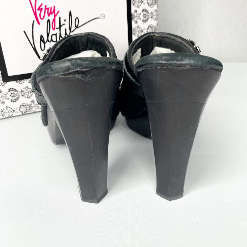 Very Volatile 女式 y2k Chaps Clog Heel 黑色皮革扣懒人鞋 8 — 第 2/4 张图片