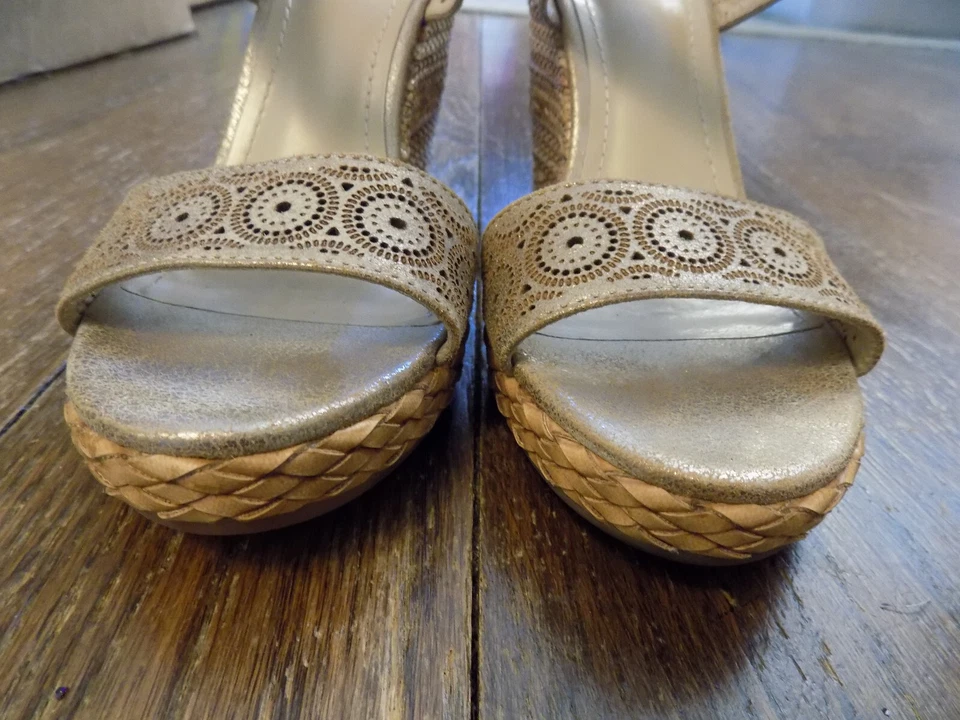 Johnston & Murphy Metallic Gold Open Toe Espadrille 4" Wedge Heels Sandals EUC 7 — 第 4/4 张图片
