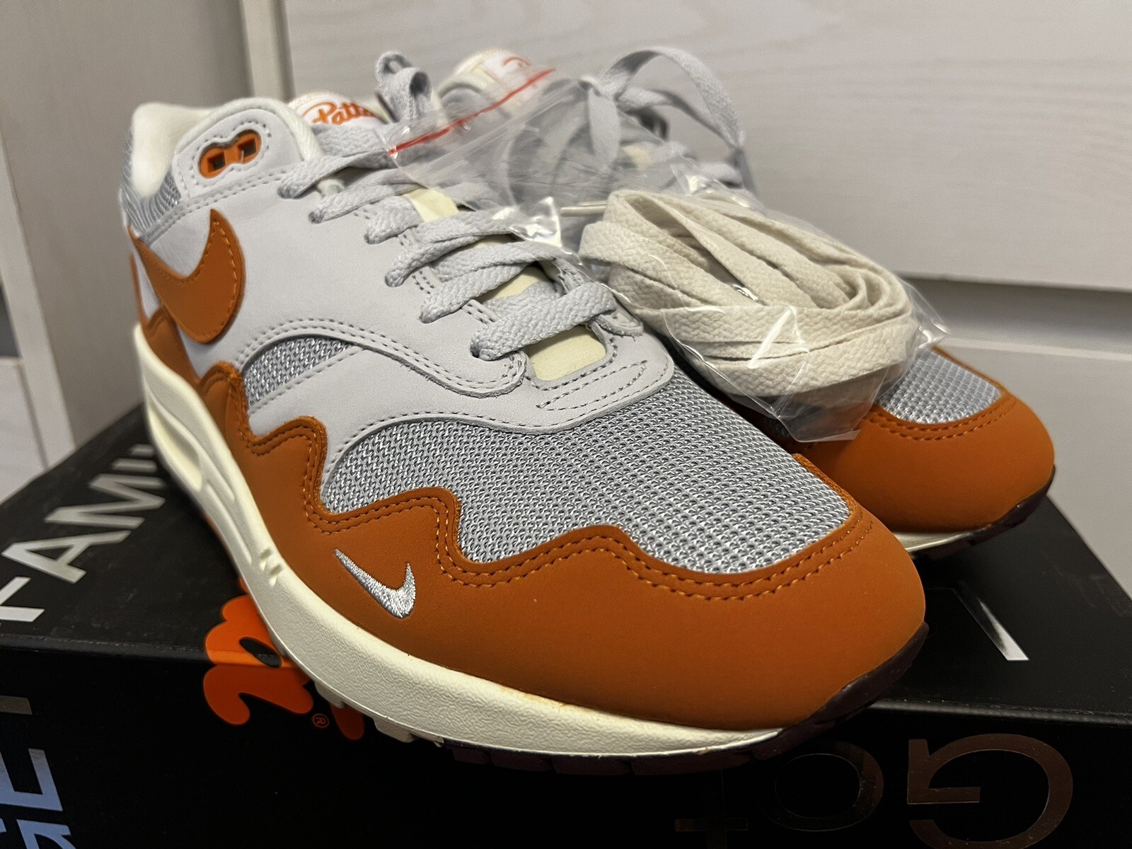 Nike Air Max 1 Patta Waves Monarch Size 9 Men (with Bracelet) DH1348-001 NEW DS image 2