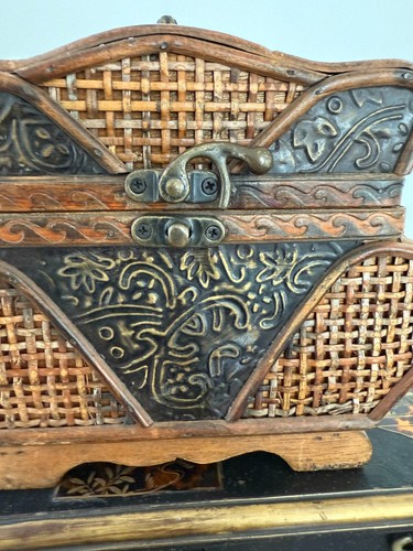 Vintage Chinese Jewellery Box Casket Woven Wicker & Wood 21cm x 17cm x 11cm - Picture 3 of 13