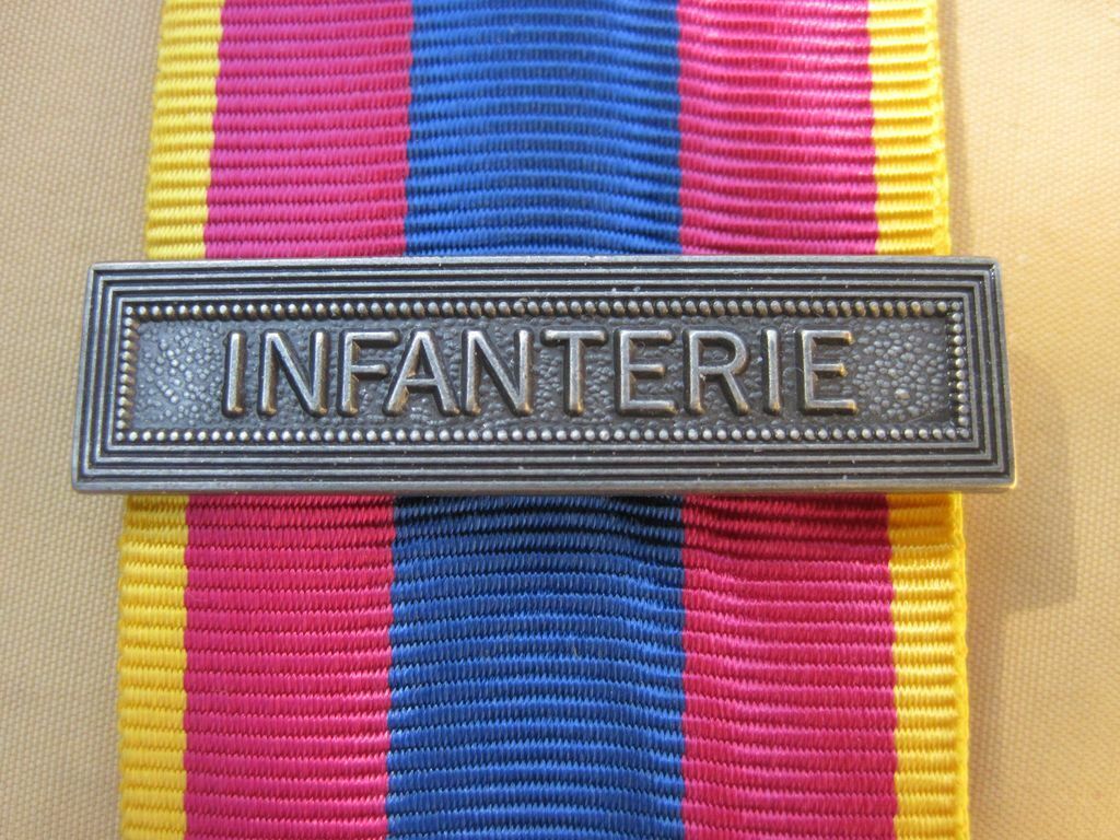 Agrafe  INFANTERIE  pour la Médaille Défense Nationale