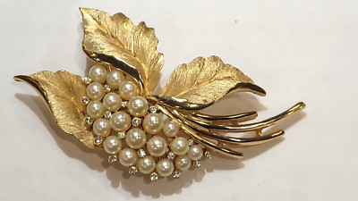 Trifari Perlen Strass Gebürstet Blatt Vintage Brosche Goldfarben Blume Beeren