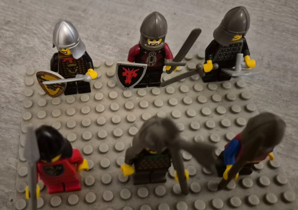 LEGO Minifiguren - 6 Ritter mit Bewaffnung (Set 4) - Bild 3 von 3