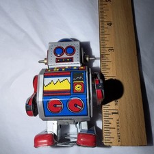 Wind Up Robot Metal w/Key 3 1/4" Mechanical Vintage Works