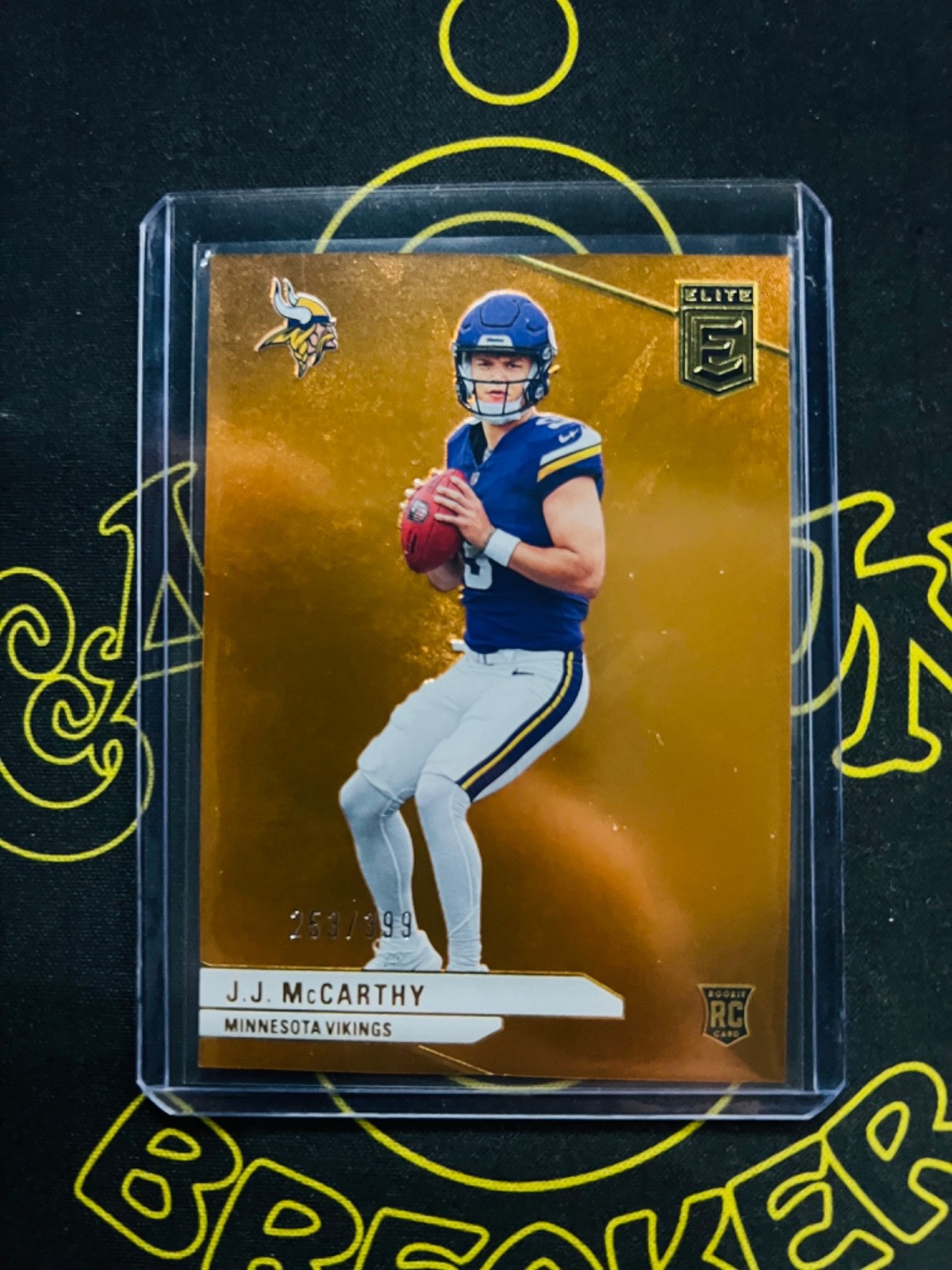 2024 PANINI ELITE -  JJ MCCARTHY - ROOKIE - ORANGE - ROOKIE - 253/399 - #105