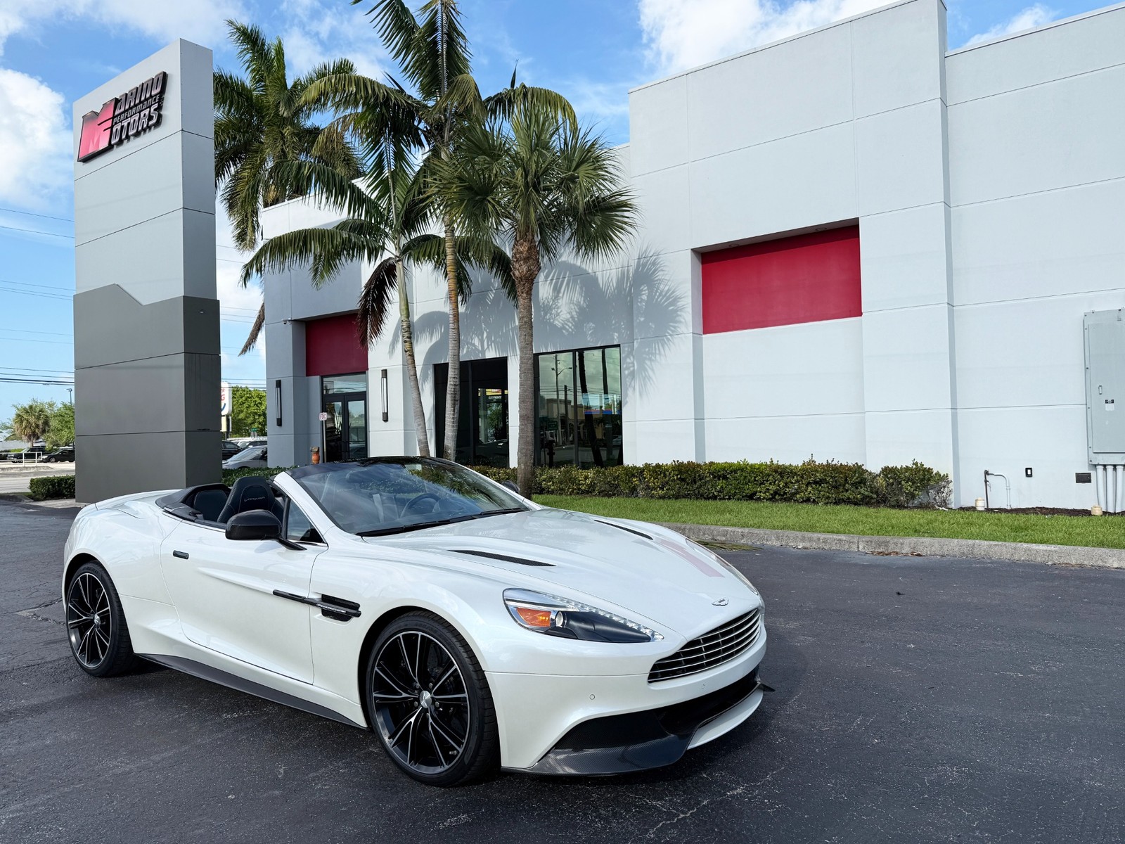 2014 Aston Martin Vanquish Volante