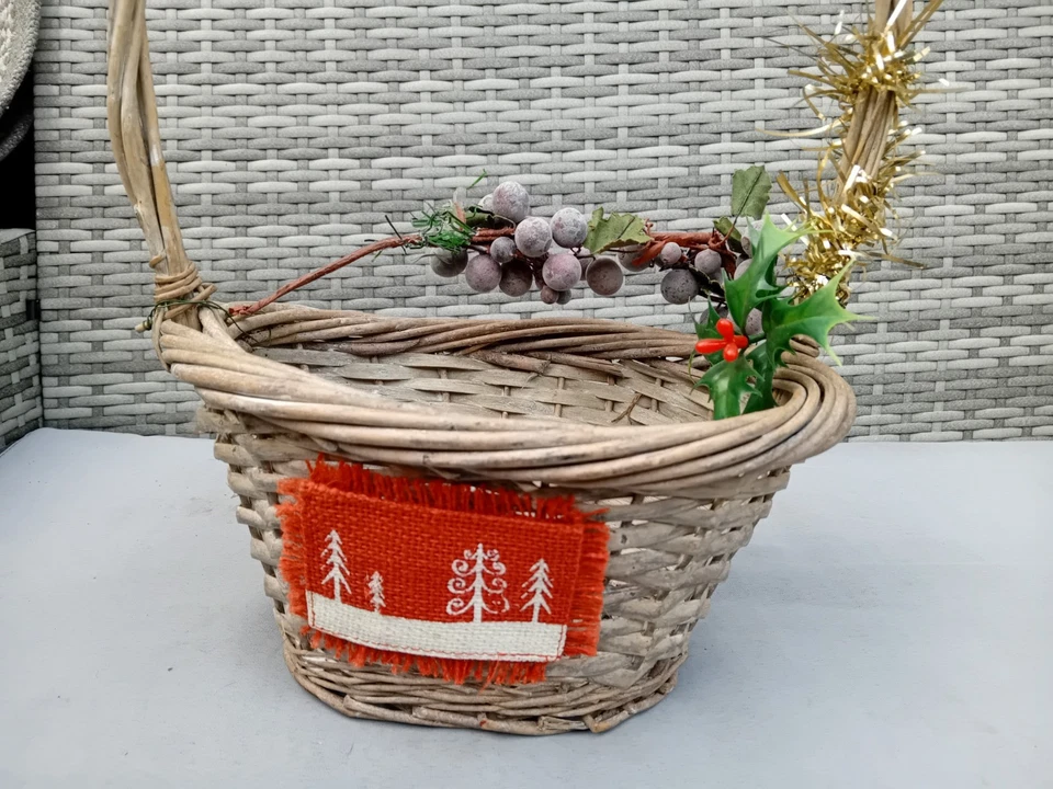 Wicker Oval Basket Planter/Gift Hamper with Hoop Handle Christmas Theme - Image 3 of 4