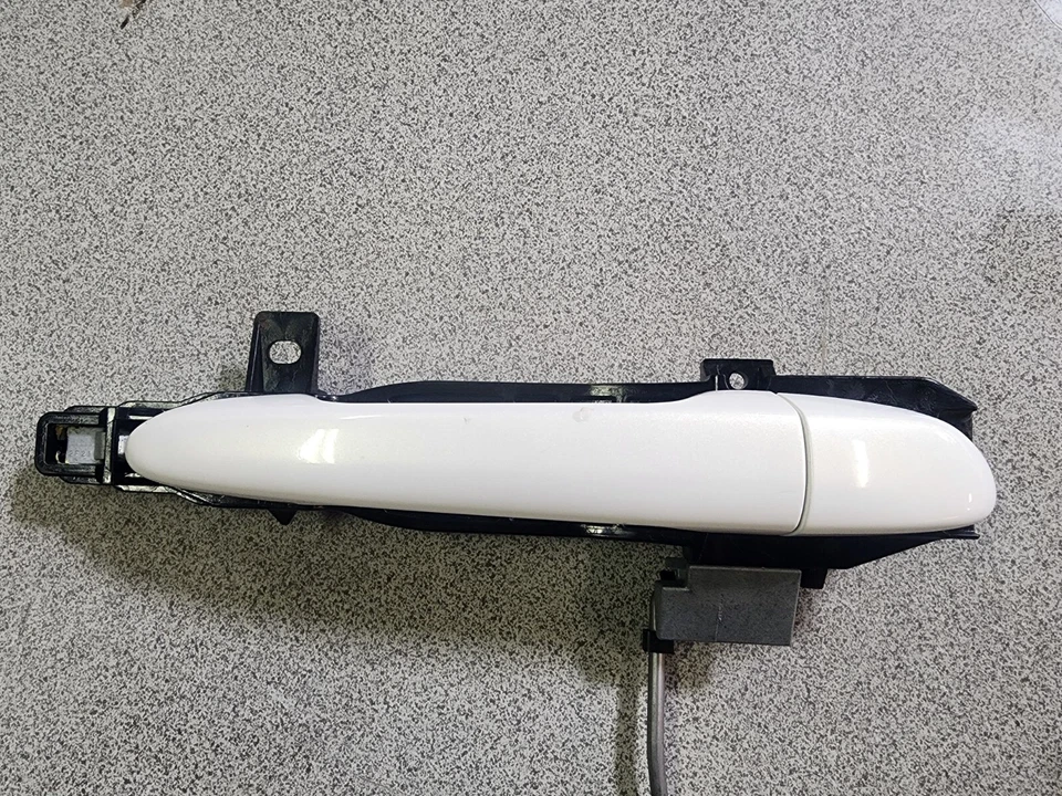 2011-2014 Mazda 2 Front Passenger Side Exterior Door Handle Assembly OEM - Image 3 of 3