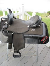 17''  twotone high cantle abetta  Western trail saddle regular QH BARS