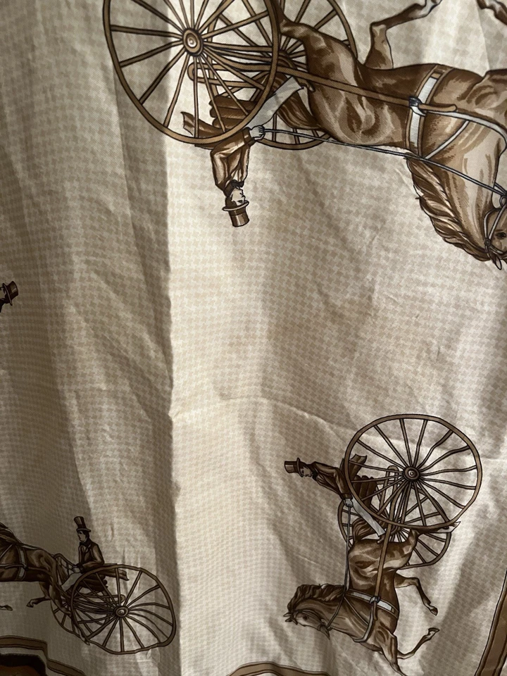 Bufanda de seda Celine 33x34 pulgadas Foto 3 de 3