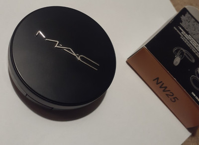 MAC Studio Fix NW25 Powder Plus Foundation - opened and tried 1 time