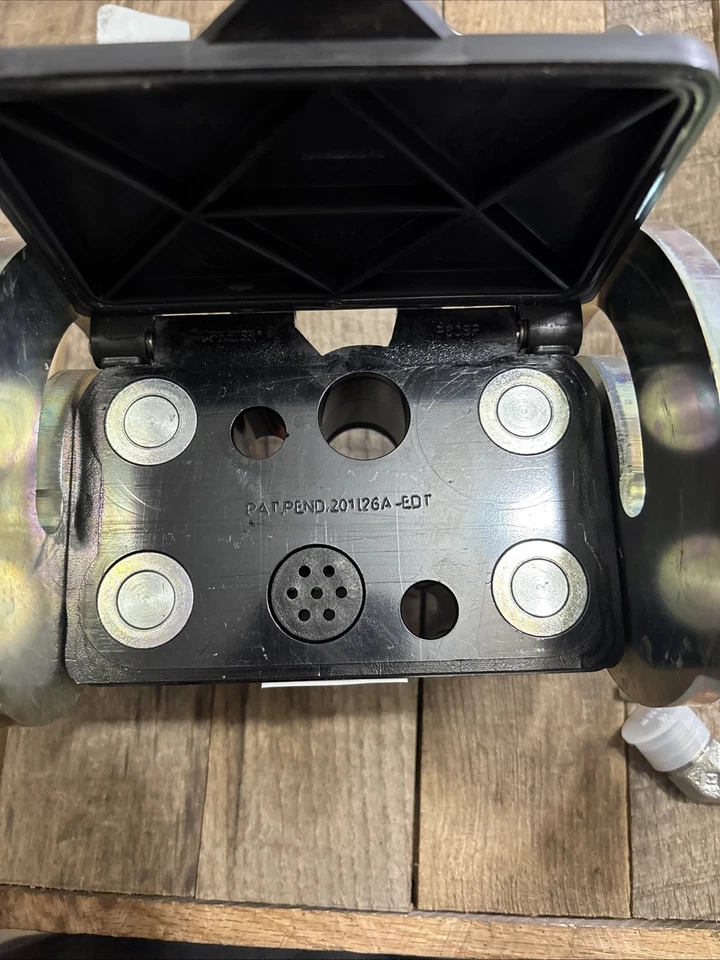 John Deere 2 Remote Quick Connect Axx11352 - Image 4 of 4