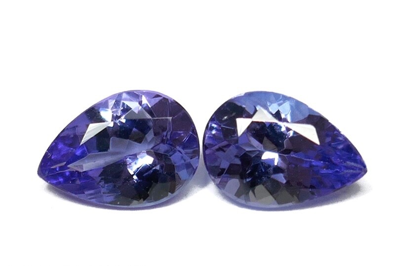 Tanzanite bleue violette 0.87 Carats taille poire pour création bijoux or et pierres fines