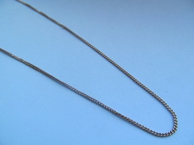 Hallmarked 9ct yellow gold 18.5 inch long necklace 1.8g. 1.2 mm wide.