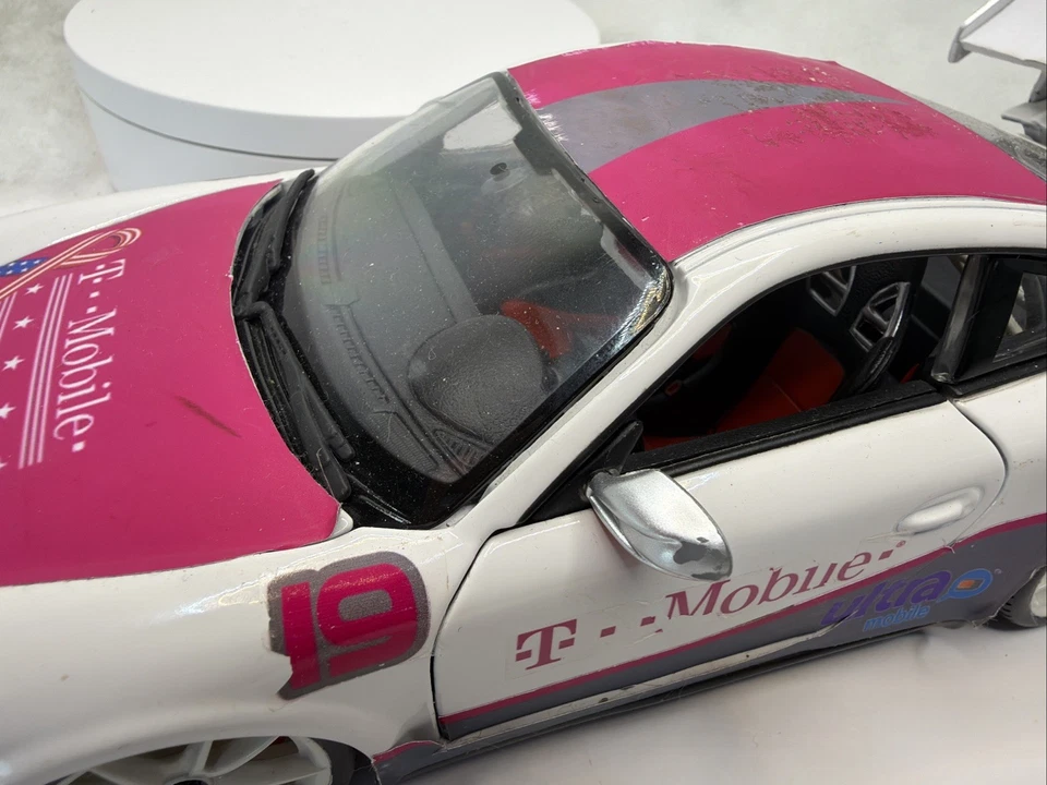 BURAGO 1 : 18 Scale  model PORSCHE 911 GT3 RS 4.0 T Mobil  # 11843 Decal  Damage - Image 3 of 4