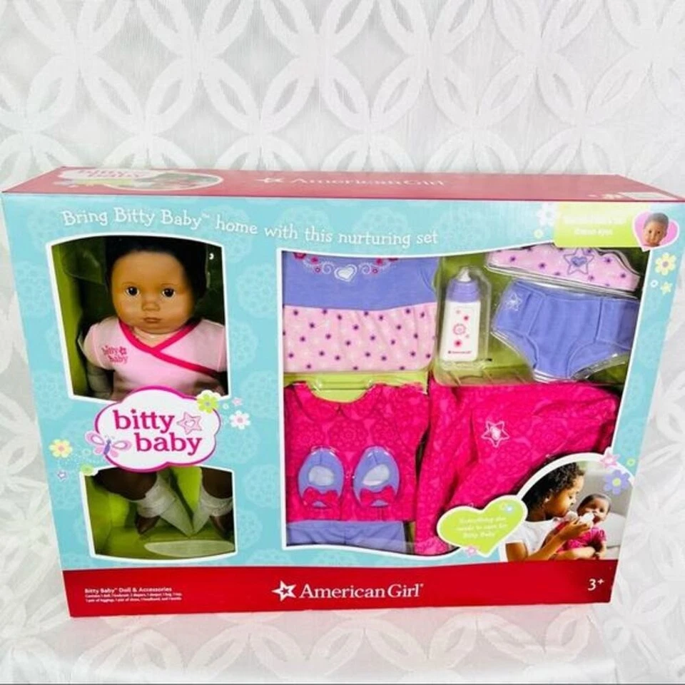 Muñeca American Girl Bitty Baby BB1 Set de Regalo Afroamericana Nueva en Caja Foto 3 de 4