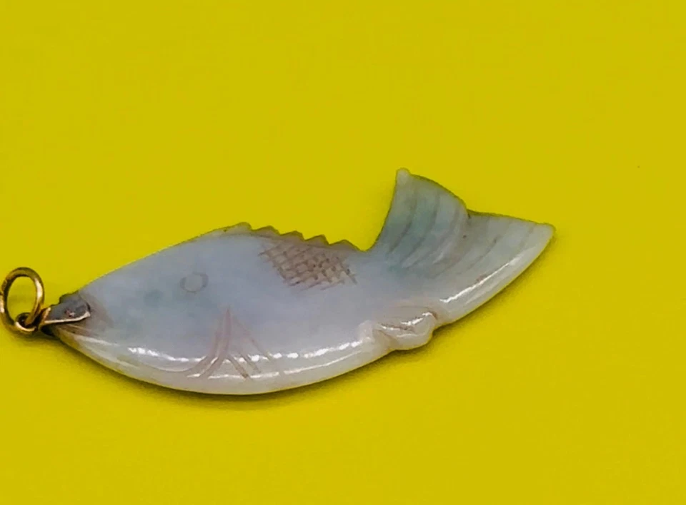 Pingente de peixe esculpido à mão em jade fiança 14k - Imagem 2 de 4