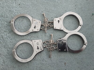 2er-Set B-Ware Handcuffs Metall Polizei Kostüm Kinderkostüm Vortäuschen Entwickl