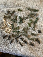 40 Different Size Plastic Army Infantry pieces good cond.