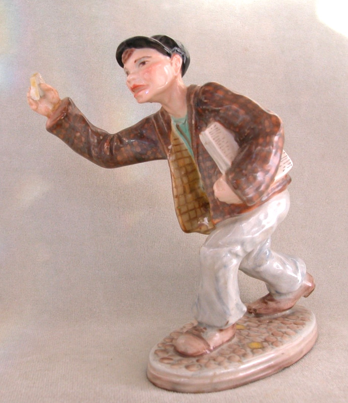 WEDGWOOD & CO UK 'Paper Seller' Antique c.1908 Porcelain Figurine AS IS no paper
