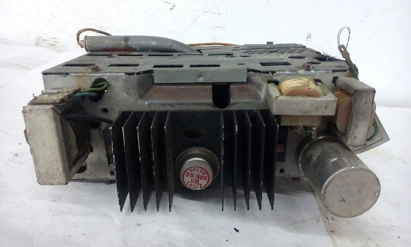 1961 Oldsmobile 88 Radio - Image 3 of 3