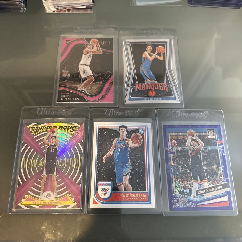 Lot Of 5 2022-2024 Chet Holmgren Rookie  And Parallel NBA Cards.