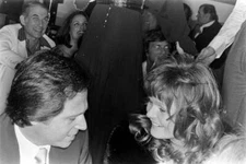 Valerie Perrine attends a party at the Beverly Hills Californ- 1977 Old Photo 2