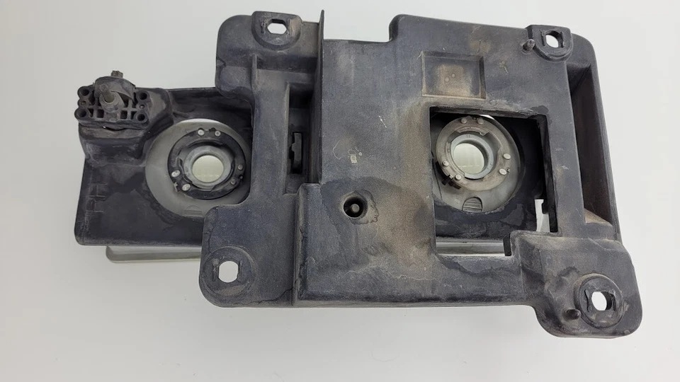 1994-1999 Chevy Tahoe Suburban RH Passenger Side Headlight Assembly OEM - Image 4 of 4