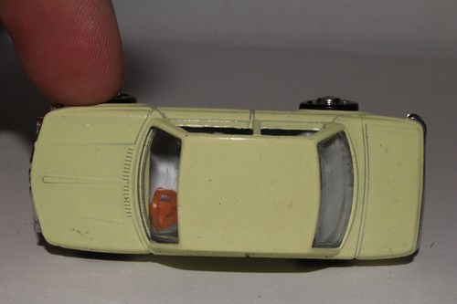 PLAYART DIECAST HONG KONG BMW 2002, CREAM / WHITE, EXCELLENT, ORIGINAL - Picture 5 of 6