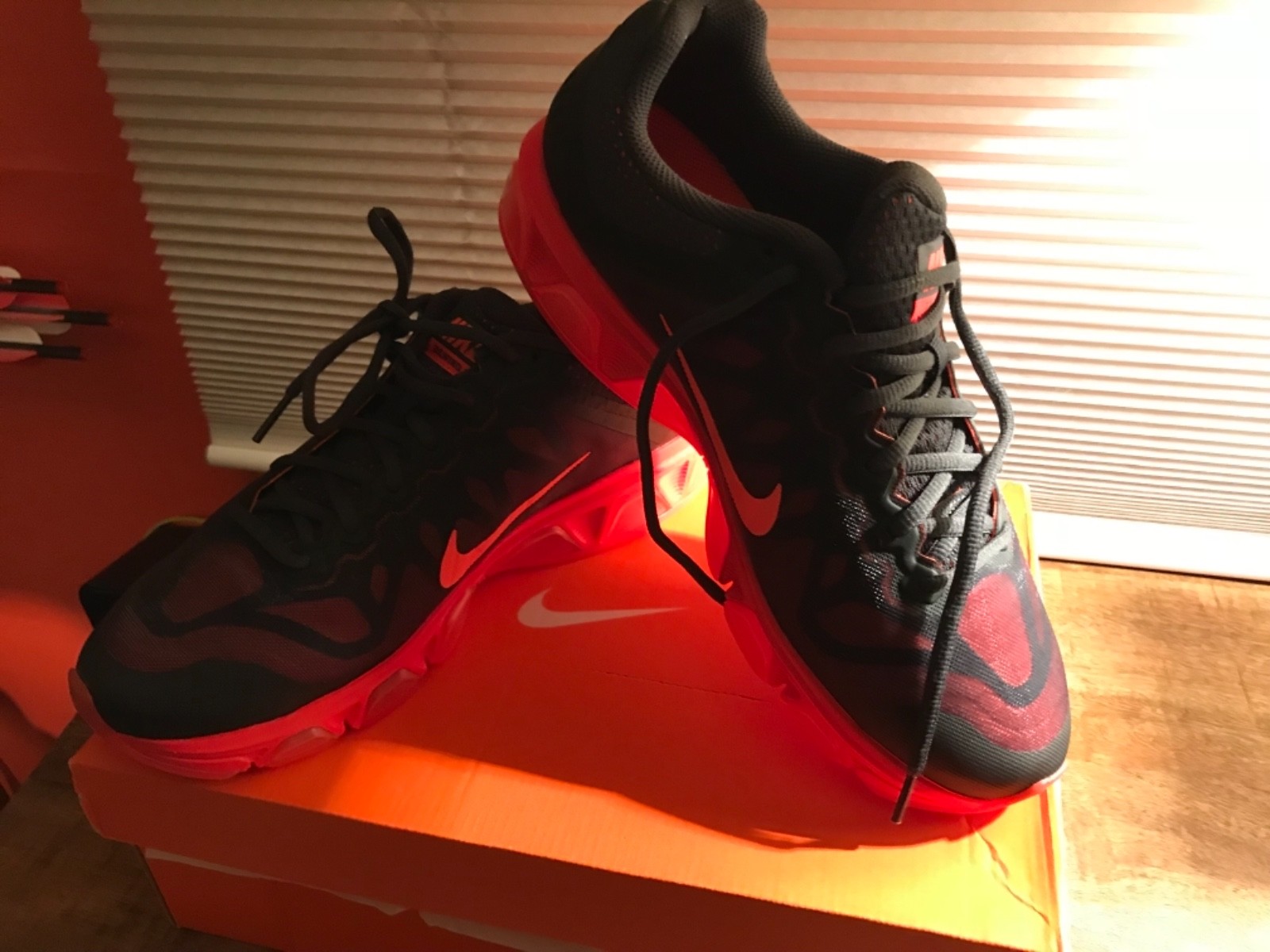 Mens nike air max max max shoes 9.5 - New in Box - Authentic - Black and Volcano red 32f09c Mens nike air max max max shoes 9.5 - New in Box - Authentic - Black and Volcano red 32f09c
