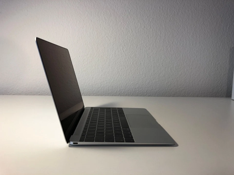 Apple MacBook 12" (2015), silber, gebraucht – perfekt zum gelegentlichen Surfen - Bild 2 von 4