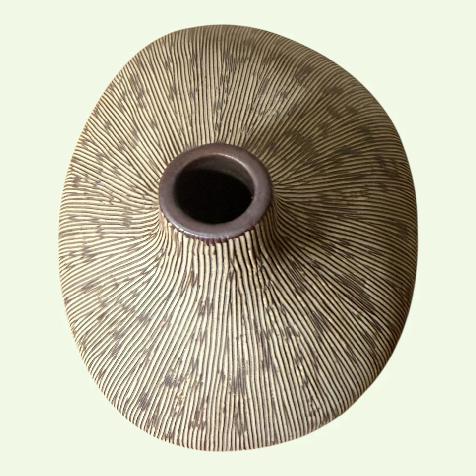 Habitat Brown & Cream Ridged Sgraffito “Scratch” Onion Bud Vase 12cm - Image 4 of 4