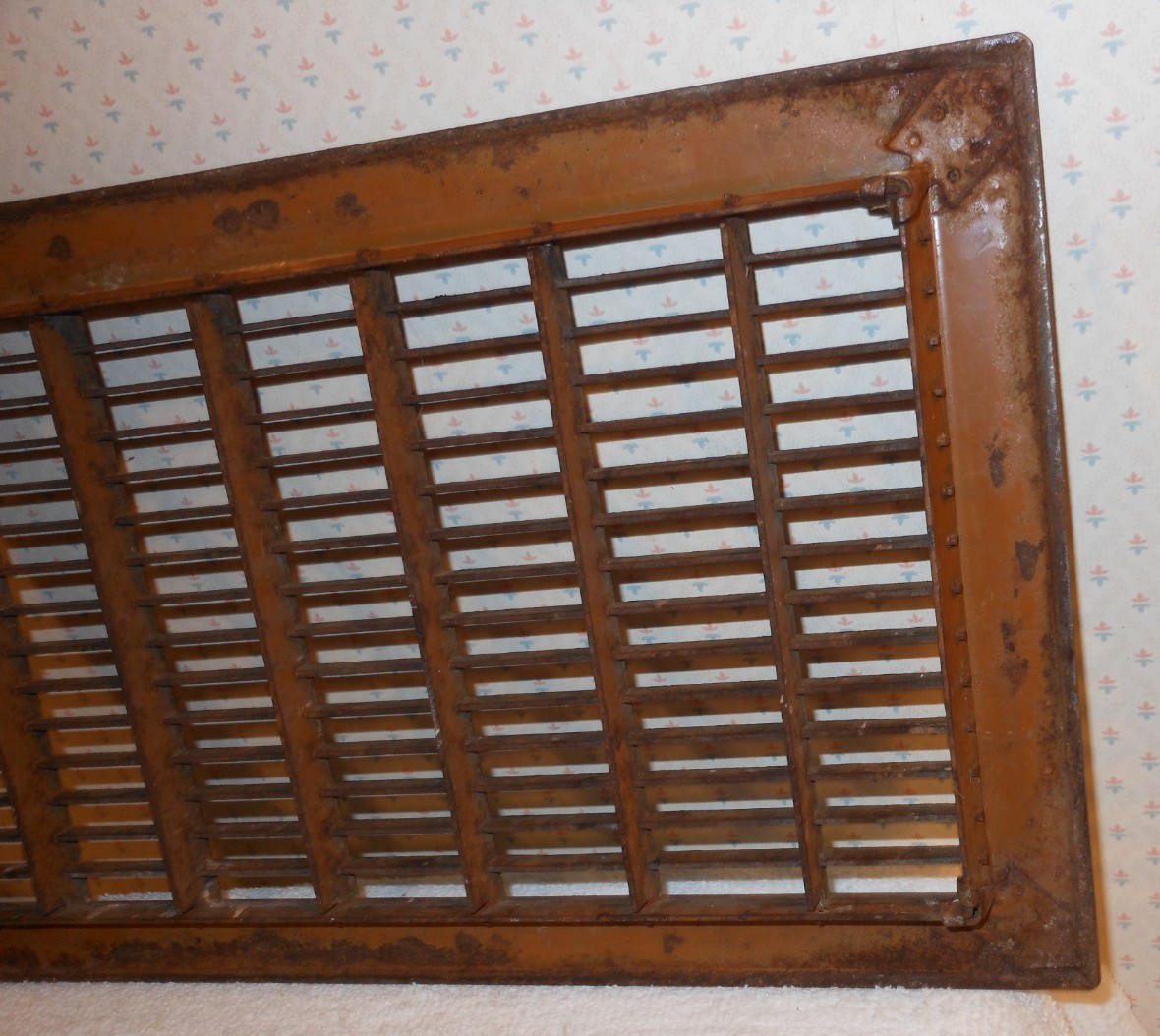 как выглядит VINTAGE Metal Wall Floor Vent Grate Register Cover 16" x 14" x 1" Opening фото