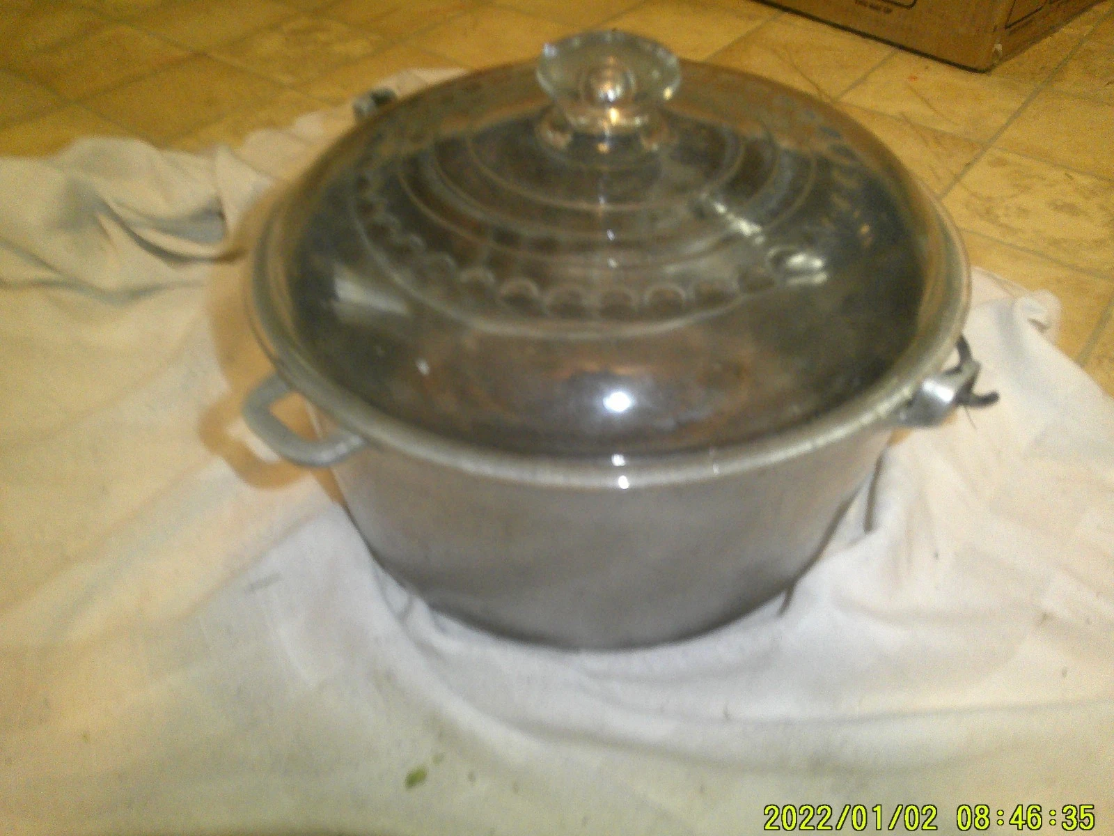 VINTAGE ALUMINUM DUTCH OVEN POT WITH GLASS LID