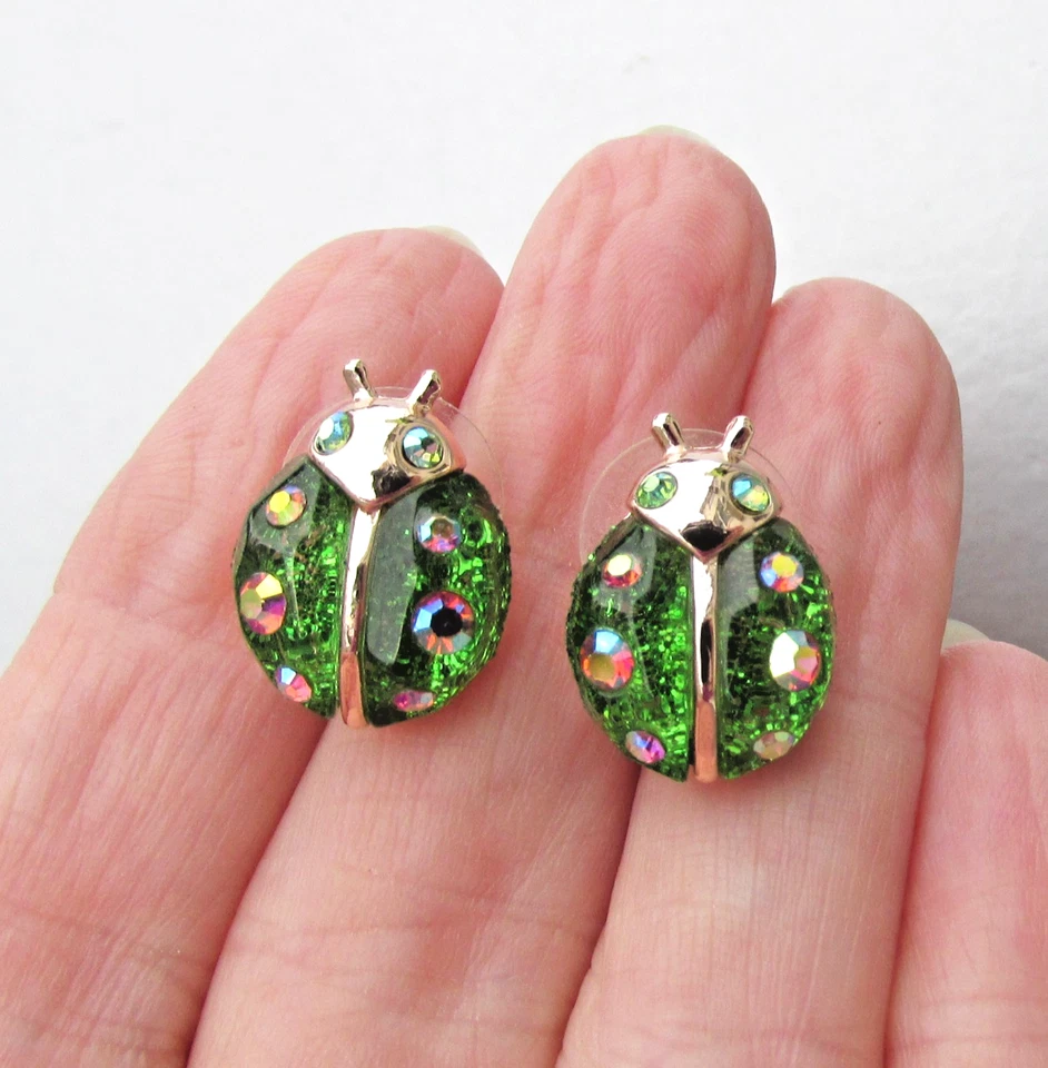 Conjunto de pingente e brincos Betsey Johnson pétalas frutadas strass joaninha - Imagem 4 de 4