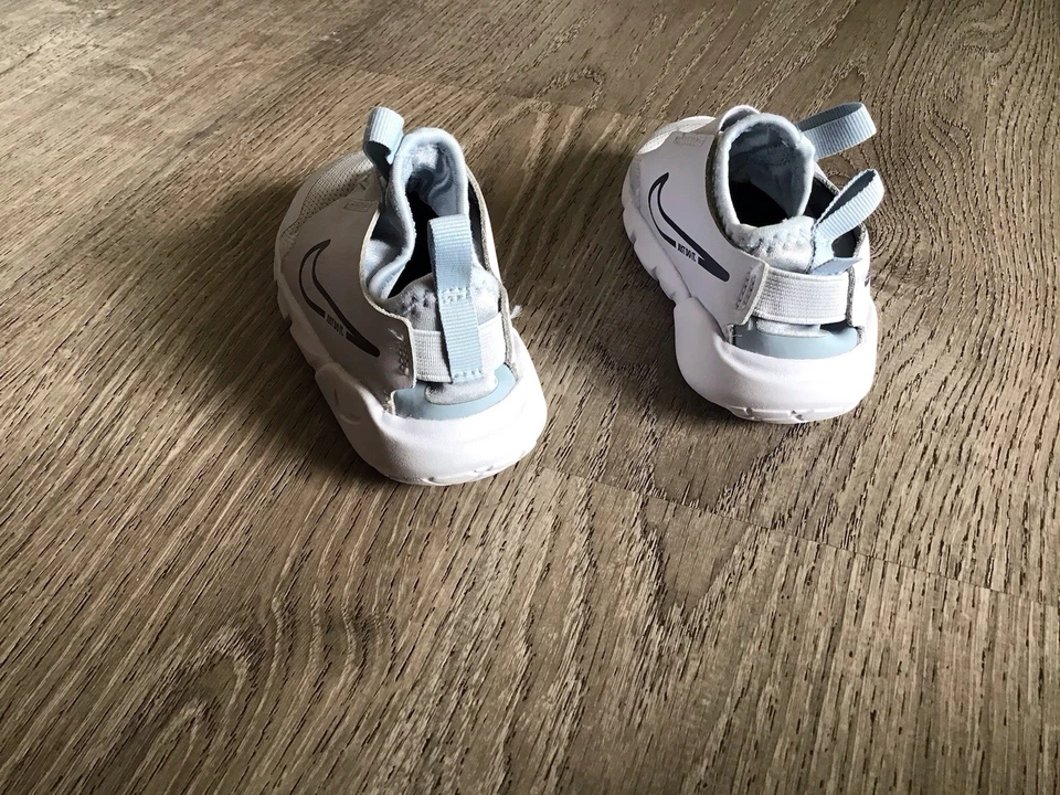 Nike Infantil 9C Bebé Zapatos para Correr DJ6039-010 Modelo Nike Flex Runner 2 Zapatos Foto 4 de 4