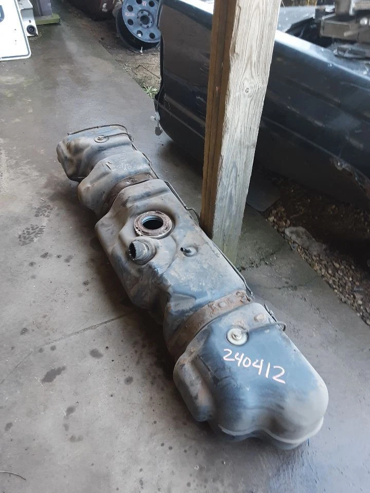 (LOCAL PICKUP ONLY) Fuel Tank Cutaway 33 Gallon Fits 03 EXPRESS 3500 VAN 1595091 Foto 2 de 4