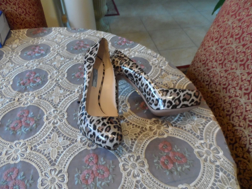 PRADA Brown-Beige Patent Leather Platform Heeled Pumps Size 39.5B - Image 4 of 4