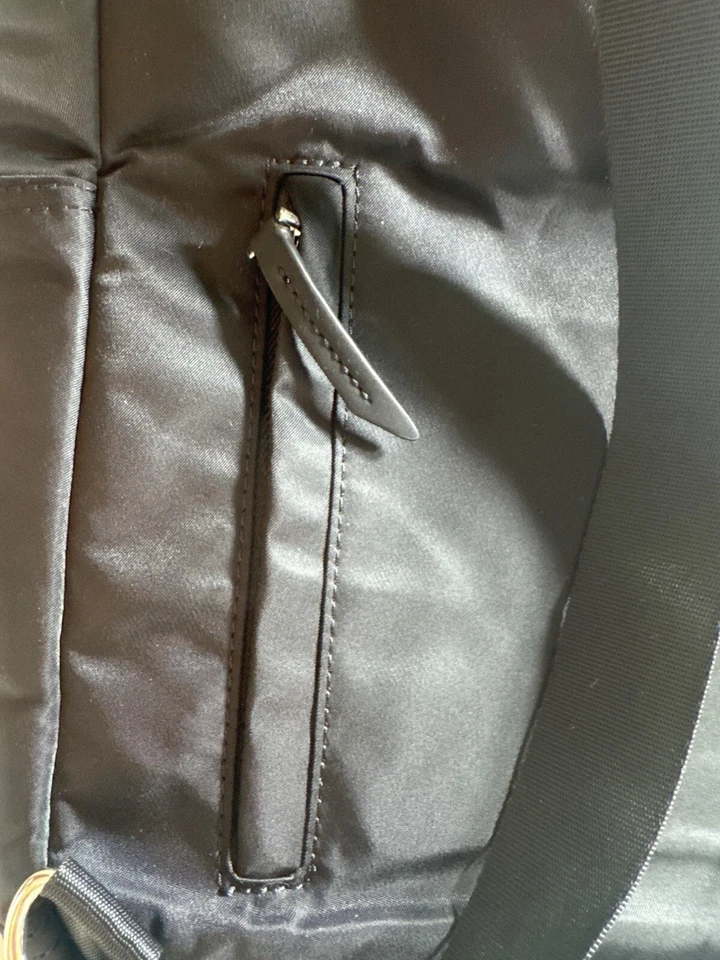 Targus California Black Nylon Backpack, Adjustable Straps 橙色衬里 15”x13" — 第 4/4 张图片