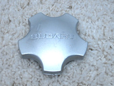 SUBARU FORESTER, IMPREZA, LEGACY OEM WHEEL SILVER CENTER CAP 28811 AC020 #A-4