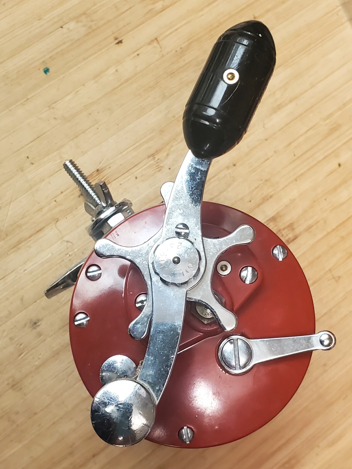 New Vtg Red Color Penn 209 Level Wind Reel W/Clamp 