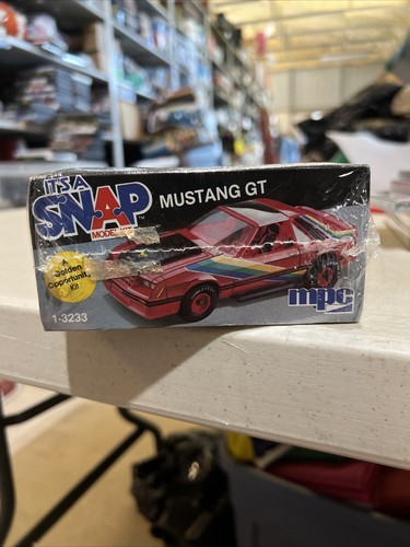 Ford Mustang GT 5.0 1:32 scale model kit MPC #1-3233 vintage 1982 Sealed - Picture 4 of 6